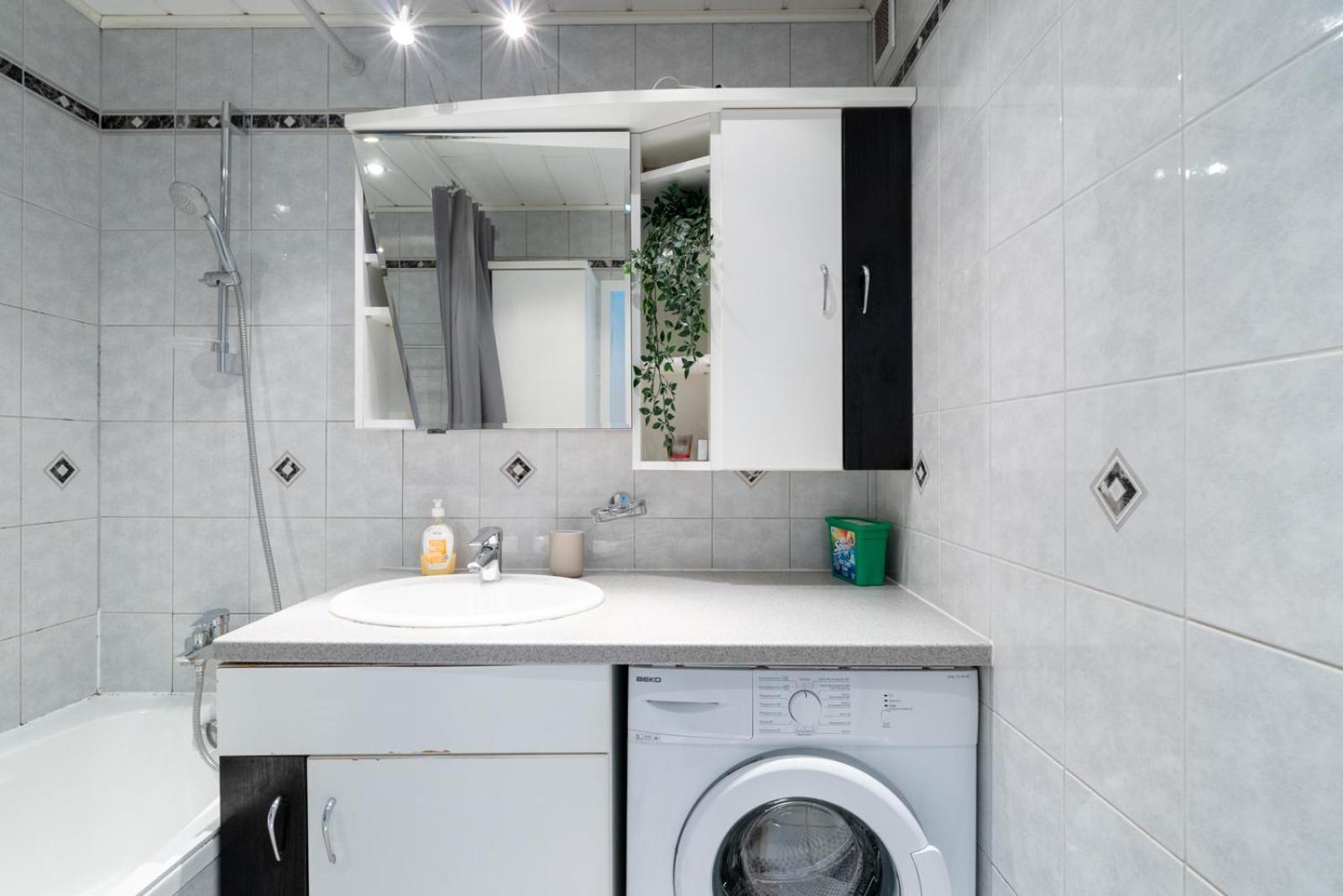 Apartment Two Bedrooms - 85 Squaremeters - 4 Min To U6 Dresdner Str