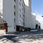 Two Bedrooms - 85 Squaremeters - 4 Min To U6 Dresdner Str