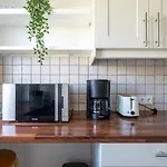 Two Bedrooms - 85 Squaremeters - 4 Min To U6 Dresdner Str