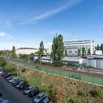 Two Bedrooms - 85 Squaremeters - 4 Min To U6 Dresdner Str