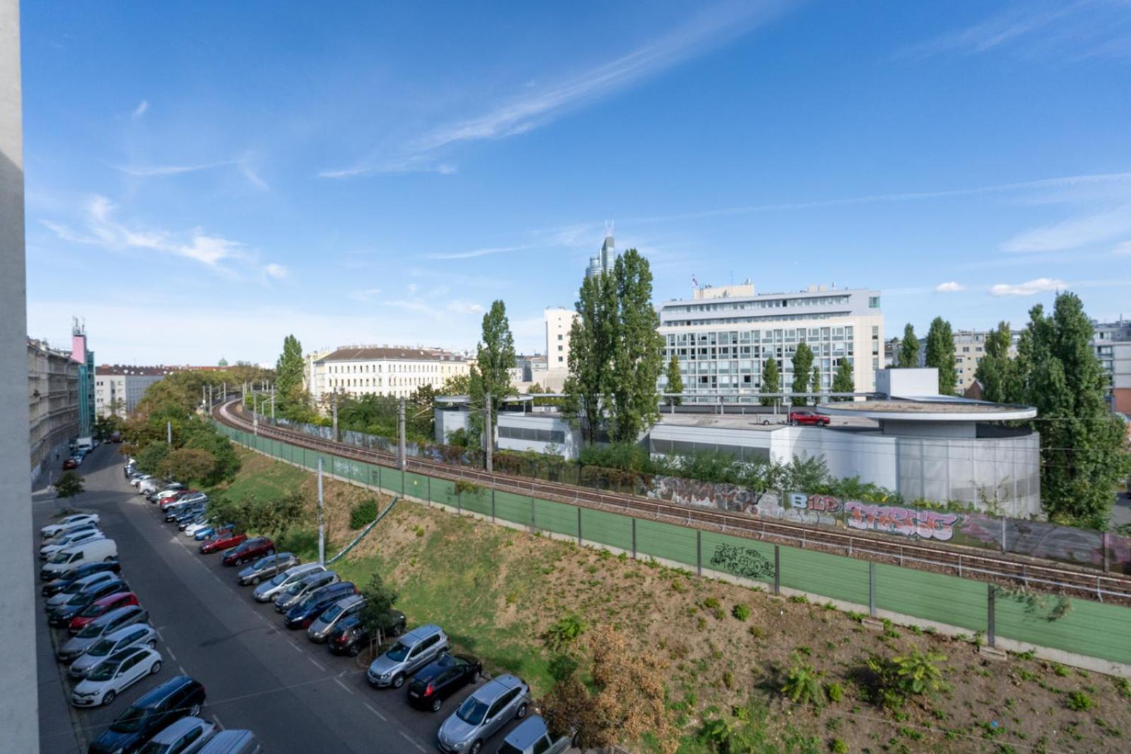 Two Bedrooms - 85 Squaremeters - 4 Min To U6 Dresdner Str Apartment *
