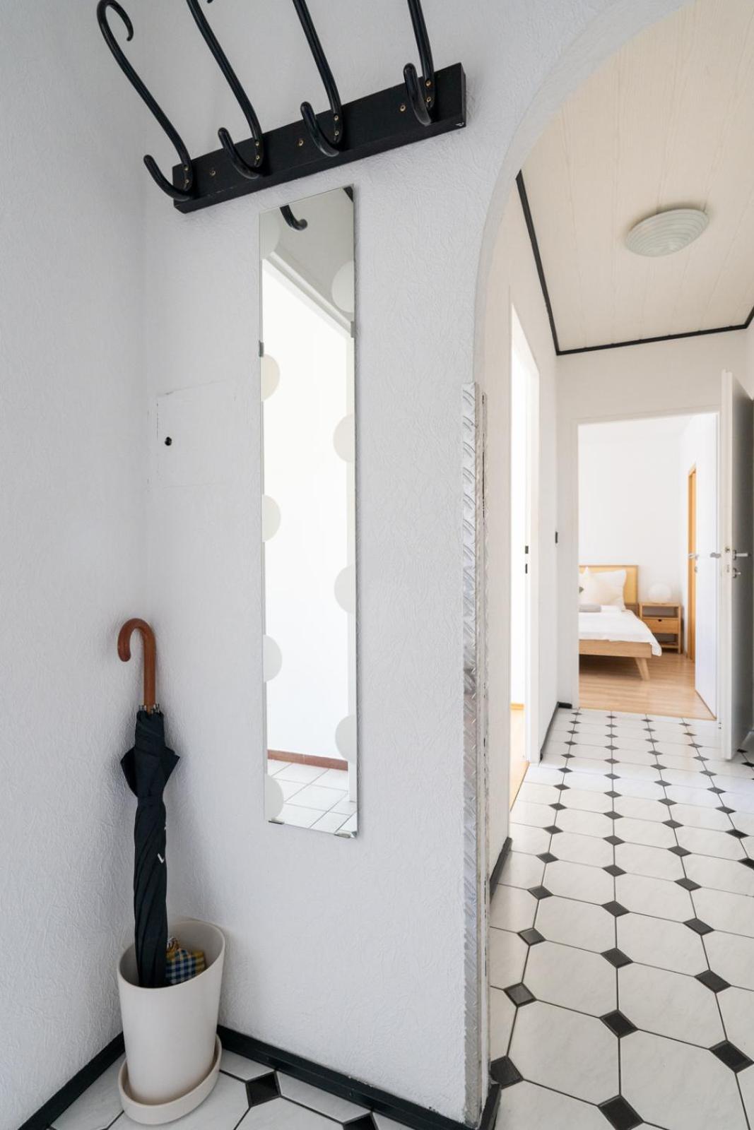 Two Bedrooms - 85 Squaremeters - 4 Min To U6 Dresdner Str Apartment *