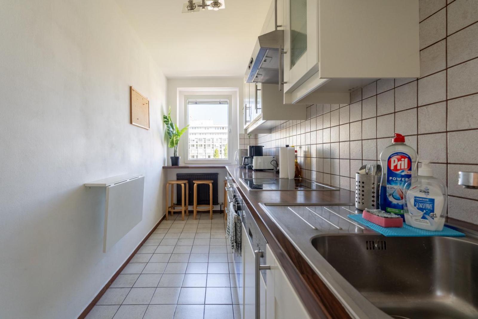 Two Bedrooms - 85 Squaremeters - 4 Min To U6 Dresdner Str