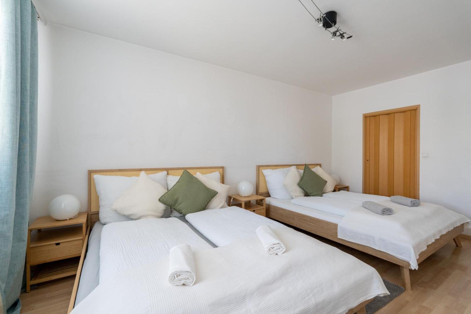 Apartment Two Bedrooms - 85 Squaremeters - 4 Min To U6 Dresdner Str