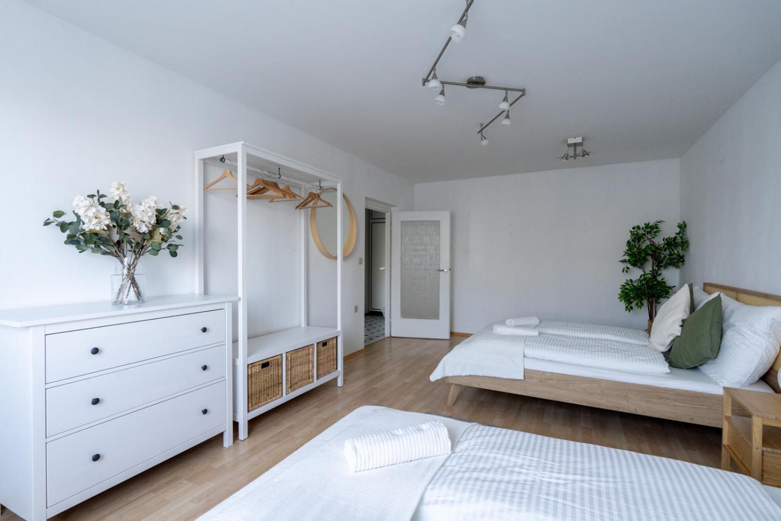 Two Bedrooms - 85 Squaremeters - 4 Min To U6 Dresdner Str *