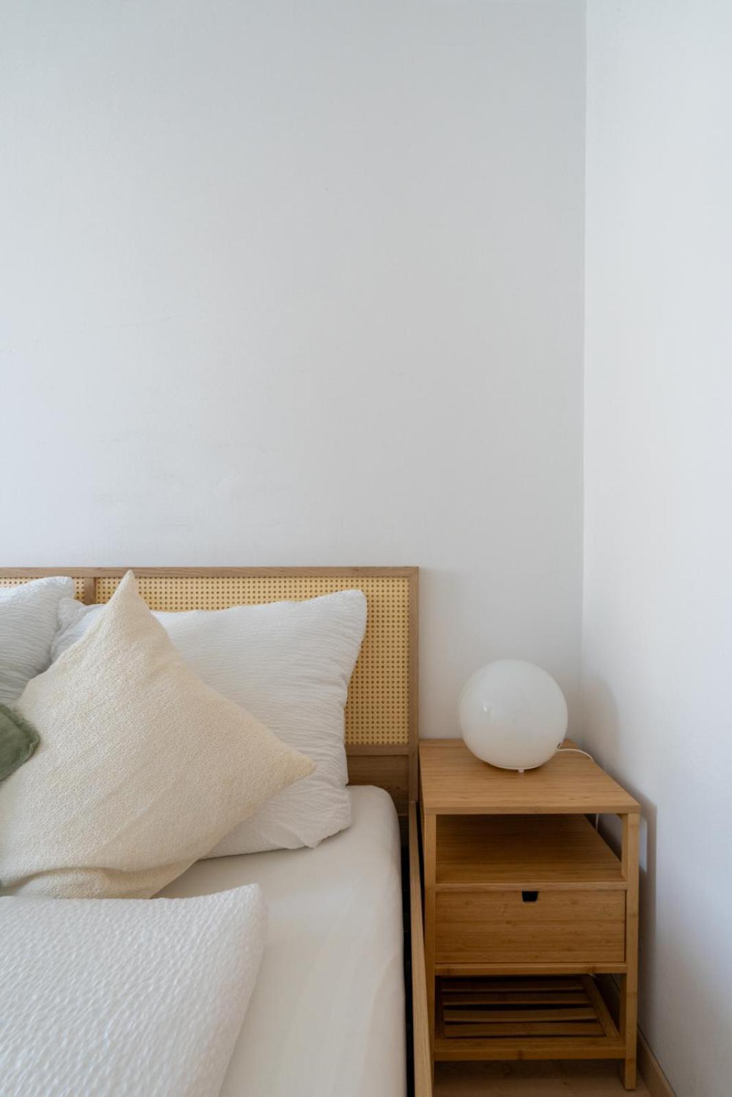 Two Bedrooms - 85 Squaremeters - 4 Min To U6 Dresdner Str Apartment *