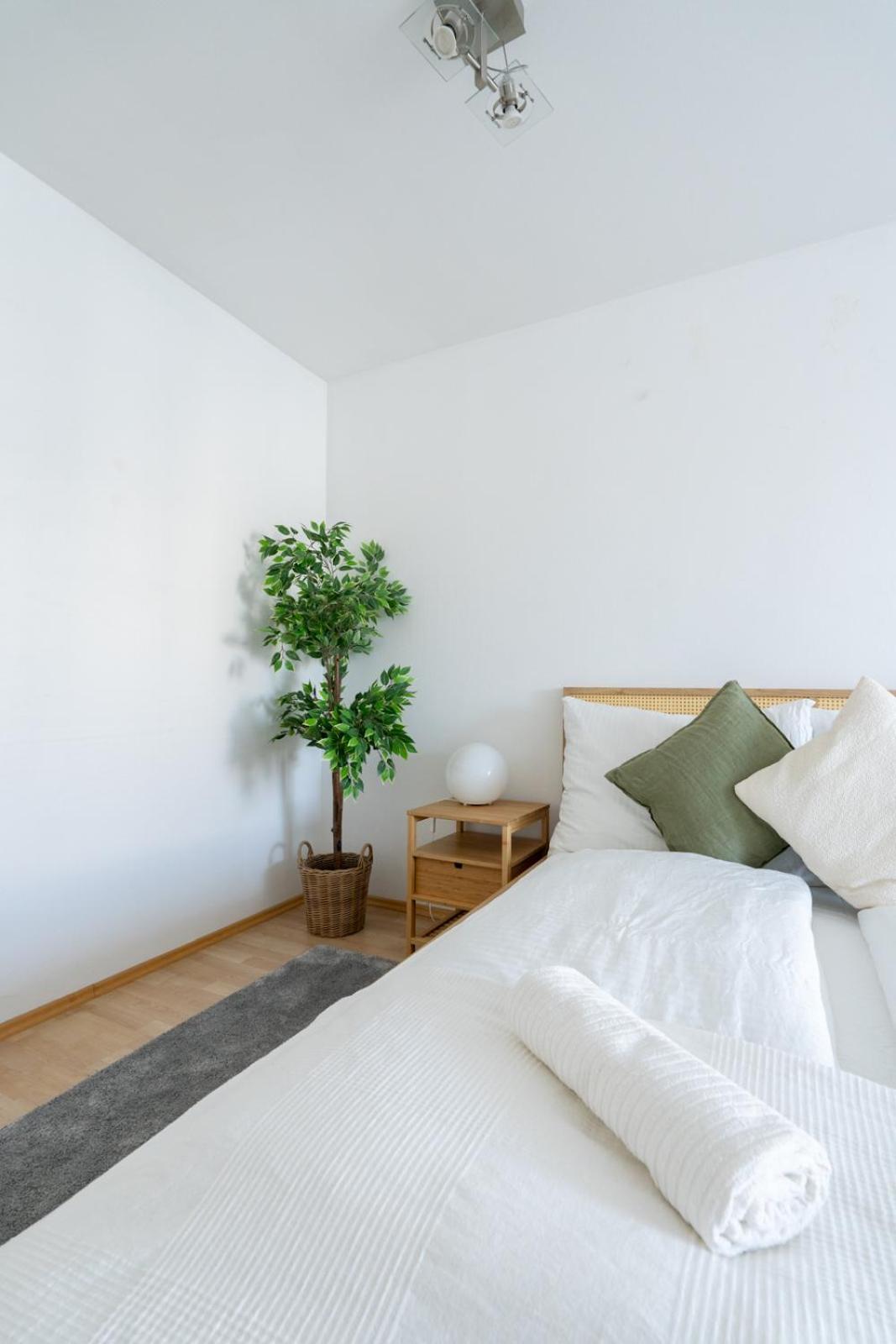 Apartment Two Bedrooms - 85 Squaremeters - 4 Min To U6 Dresdner Str *
