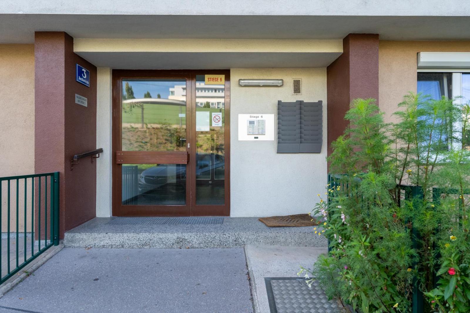 Two Bedrooms - 85 Squaremeters - 4 Min To U6 Dresdner Str *
