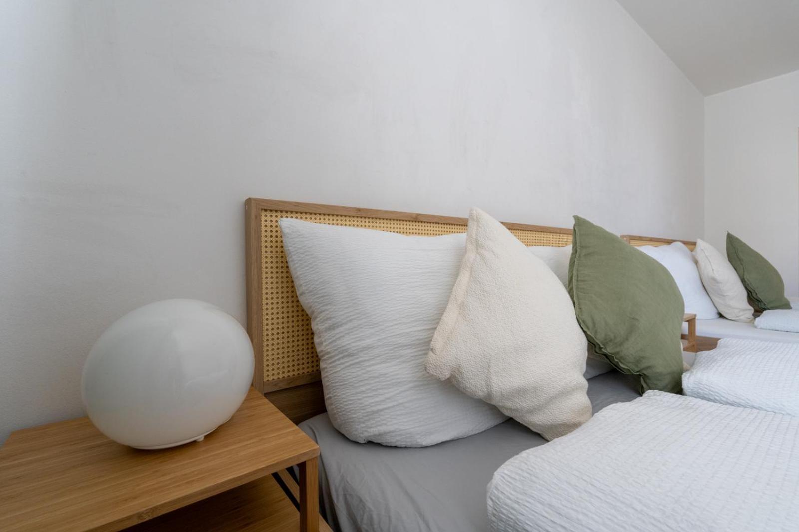 Two Bedrooms - 85 Squaremeters - 4 Min To U6 Dresdner Str Apartment *