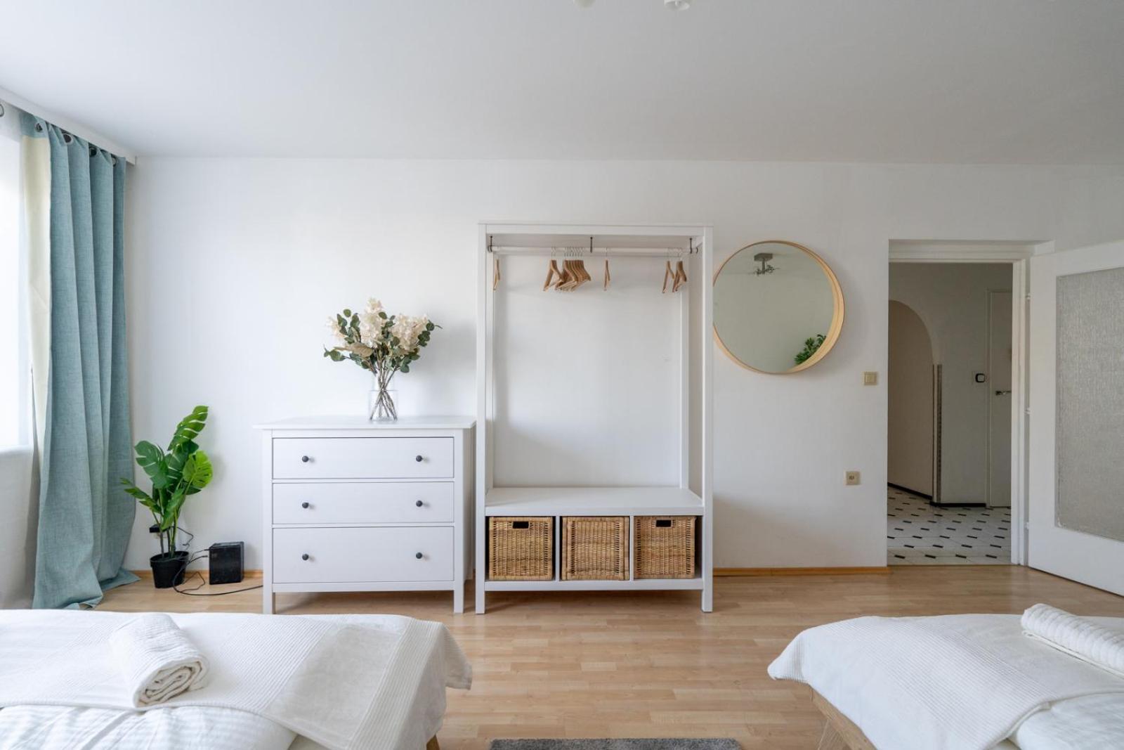 Two Bedrooms - 85 Squaremeters - 4 Min To U6 Dresdner Str Apartment *