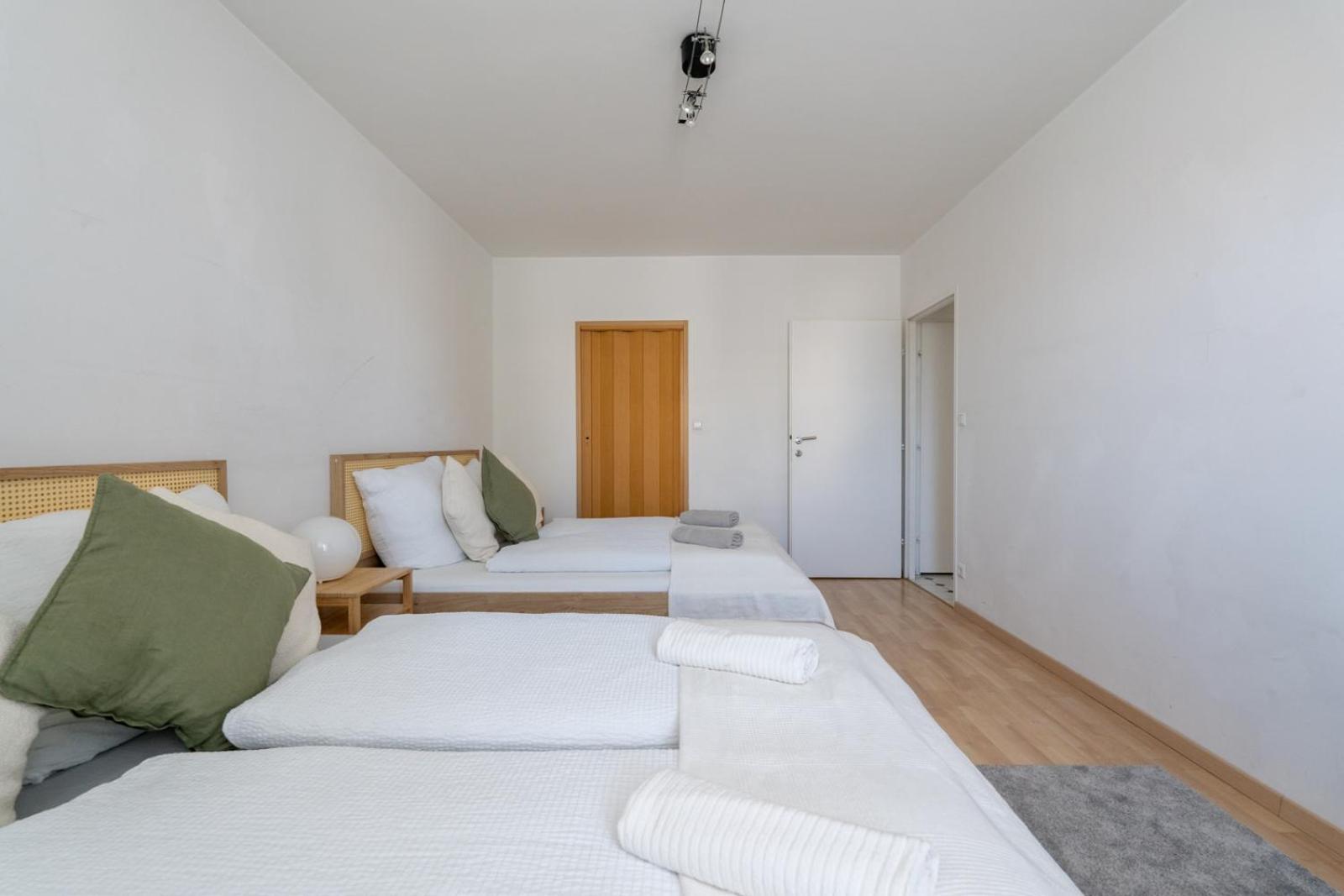 Two Bedrooms - 85 Squaremeters - 4 Min To U6 Dresdner Str Apartment Vienna