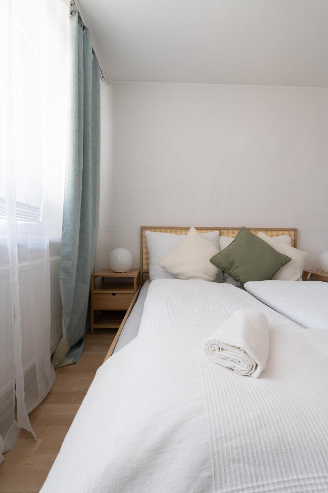 Two Bedrooms - 85 Squaremeters - 4 Min To U6 Dresdner Str Vienna