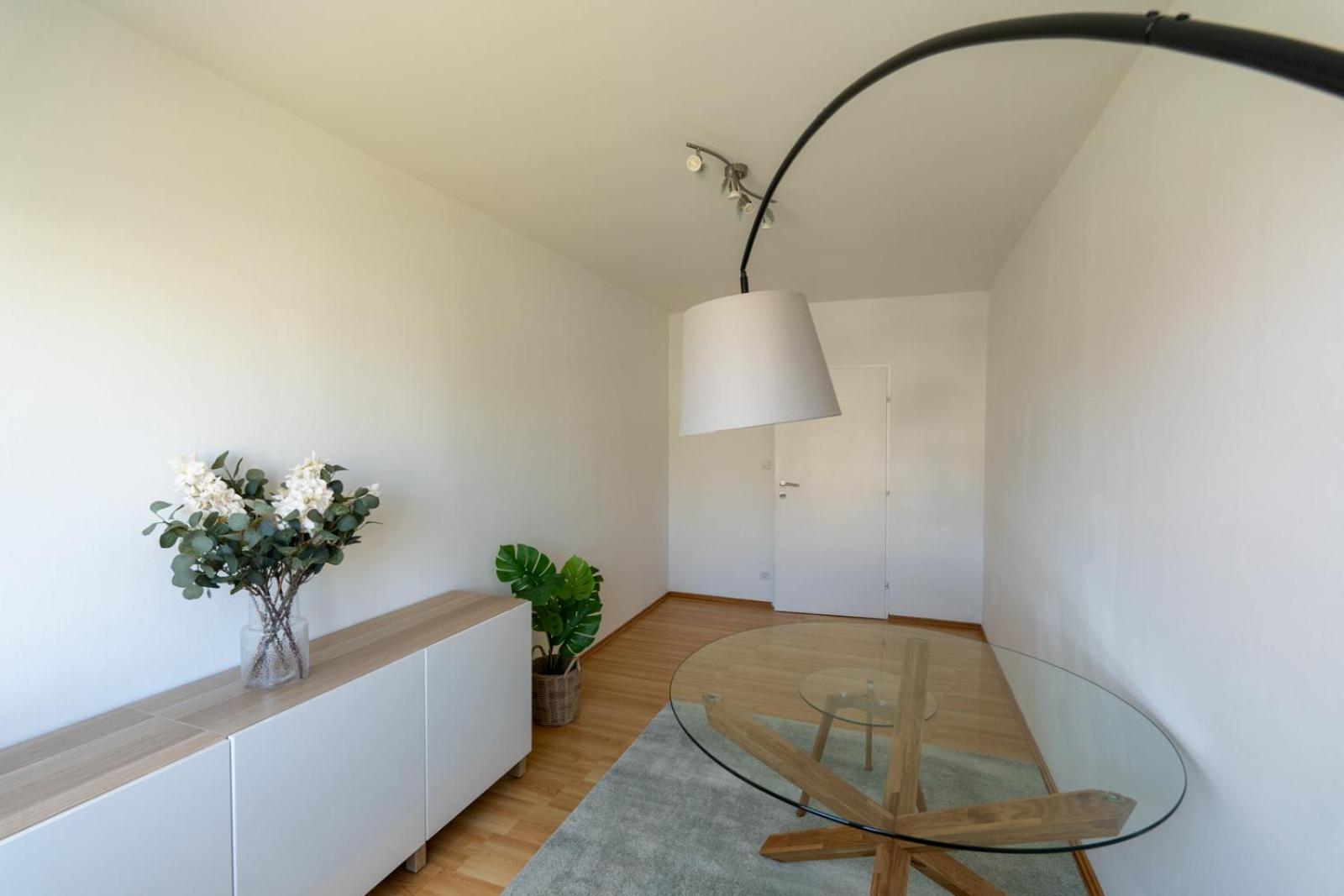 Two Bedrooms - 85 Squaremeters - 4 Min To U6 Dresdner Str *