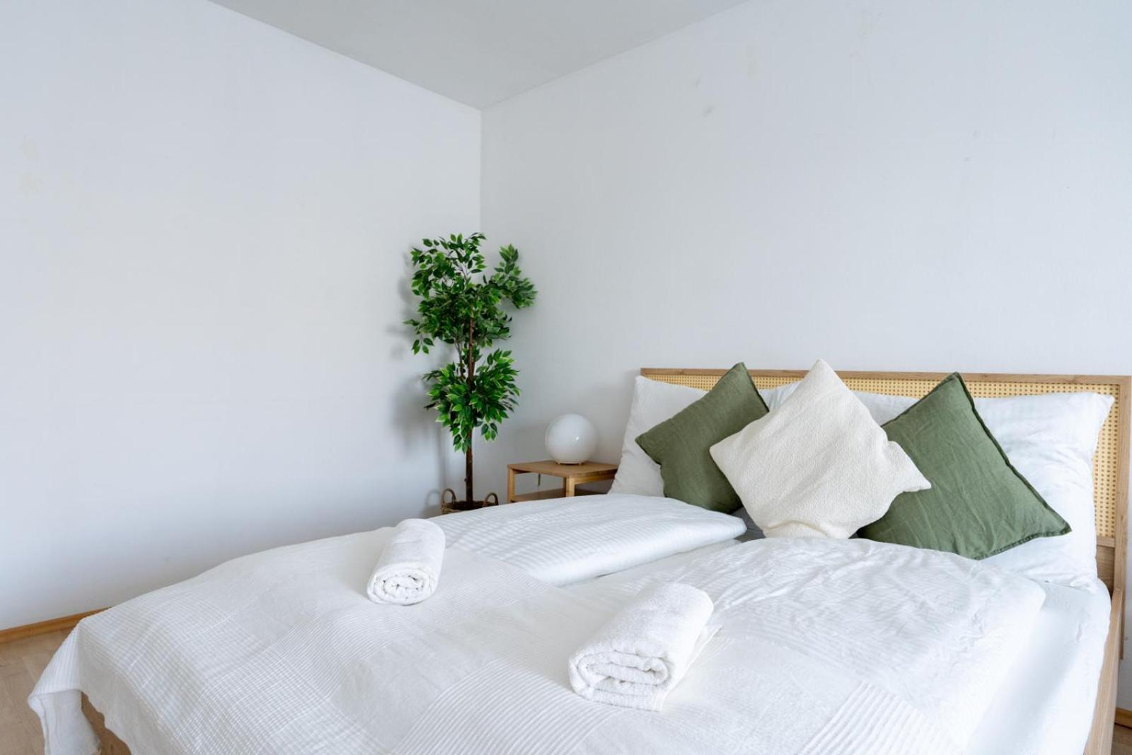 Apartment Two Bedrooms - 85 Squaremeters - 4 Min To U6 Dresdner Str *