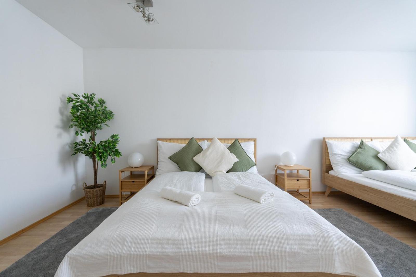 Two Bedrooms - 85 Squaremeters - 4 Min To U6 Dresdner Str Apartment *